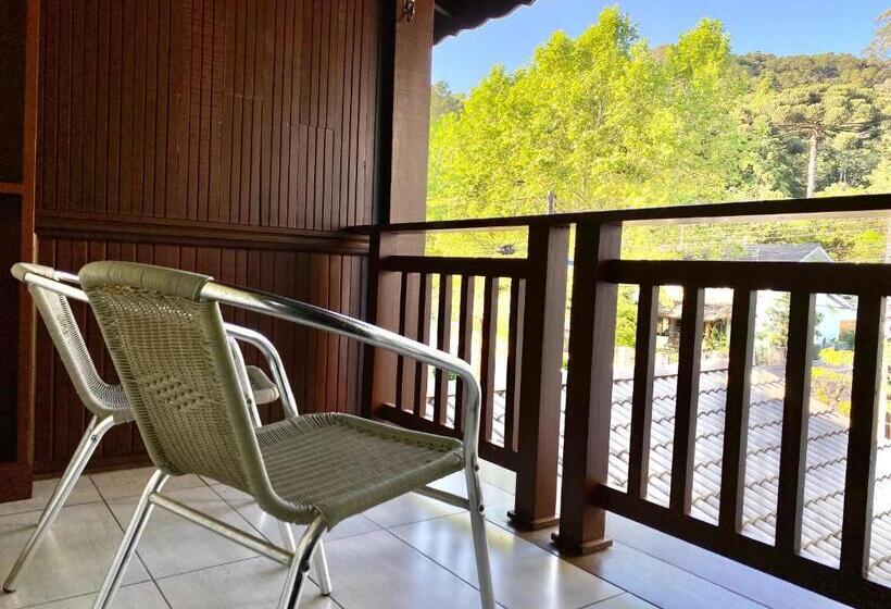 高级三人间, Pousada Gramado