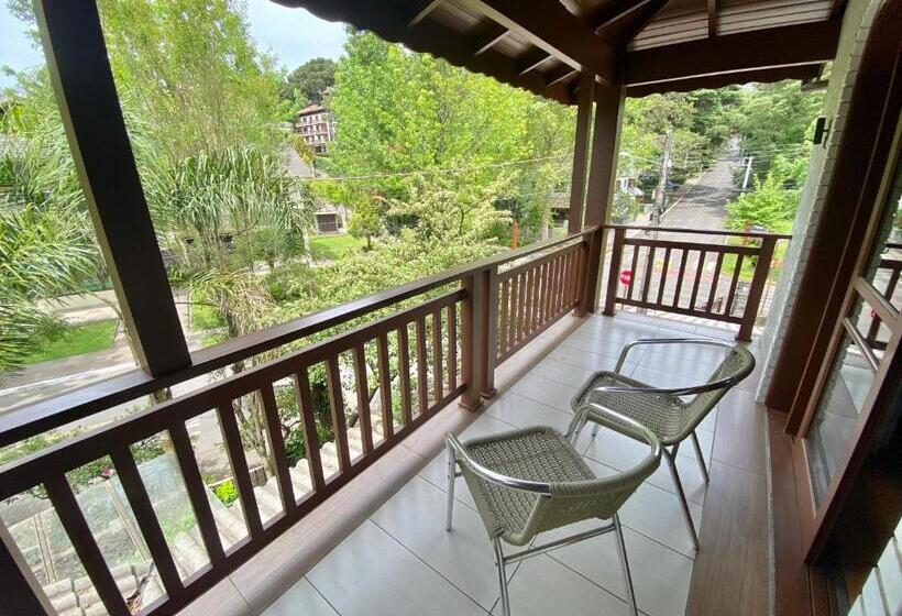 高级三人间, Pousada Gramado