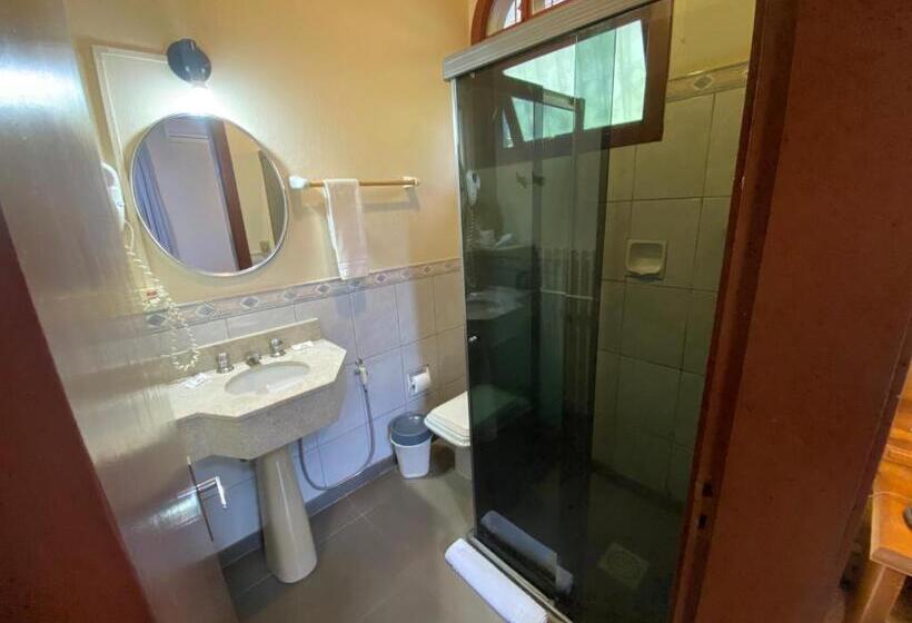 标准三人间, Pousada Gramado