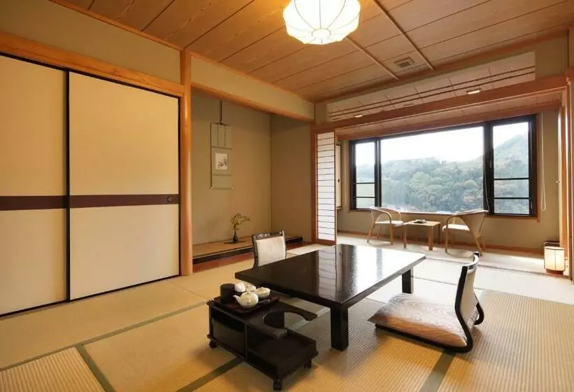 Standardzimmer Geteiltes Bad, Senkyo