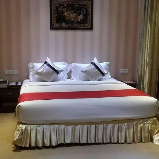 سوئیت رویال, Yadanar Theingi
