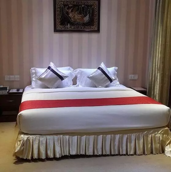 سوئیت رویال, Yadanar Theingi