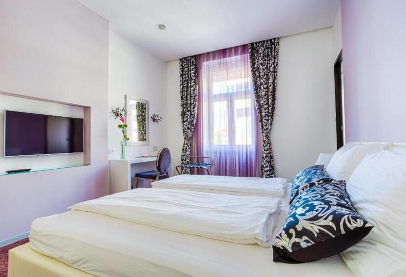 豪华房间, Starlight Luxury Rooms