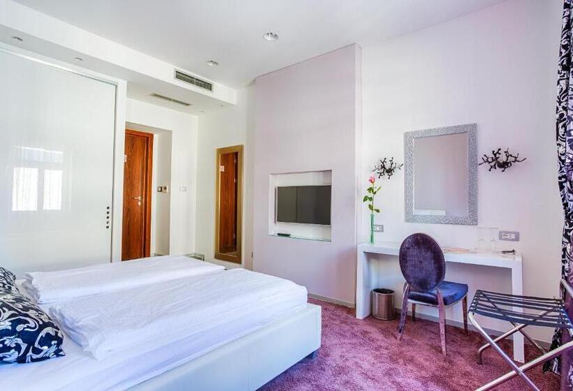 اتاق لوکس, Starlight Luxury Rooms