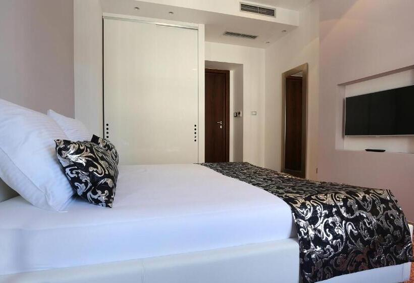 豪华房间, Starlight Luxury Rooms