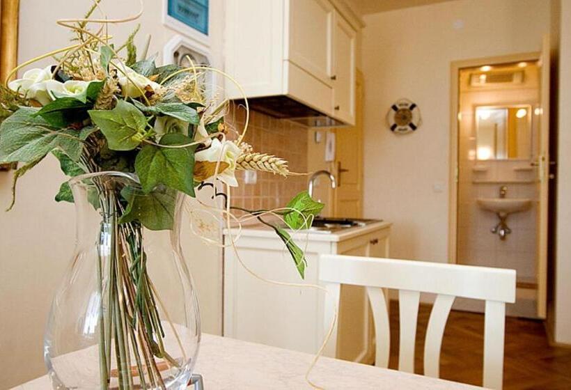 带1个卧室的带海景的公寓, Residence La Carera