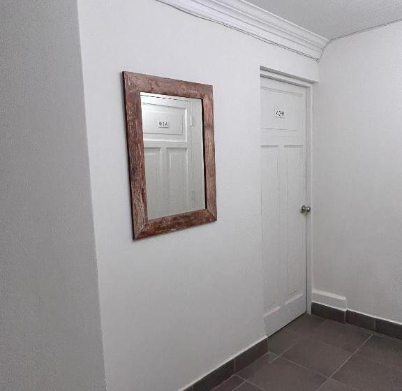 Economy Zimmer, De Blasis