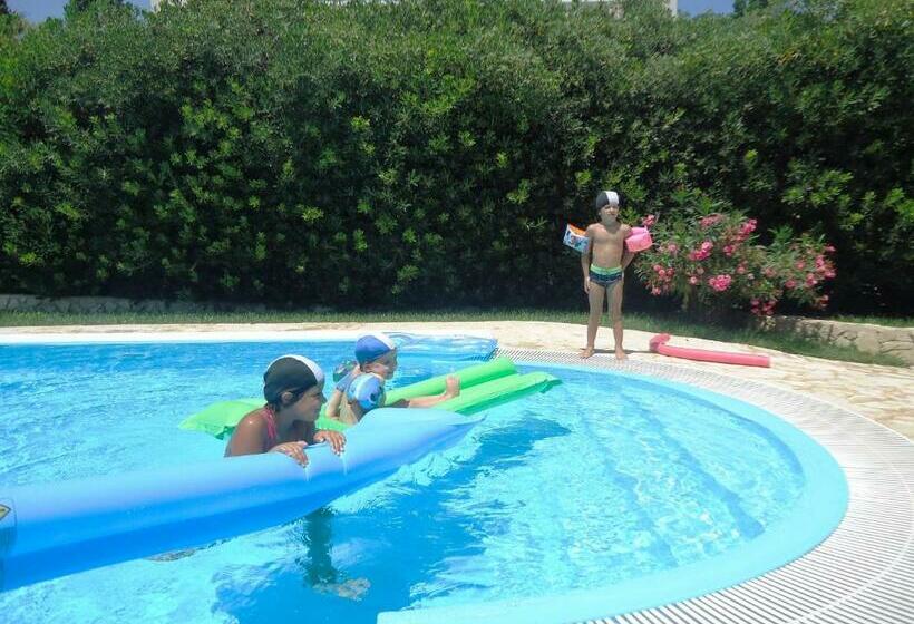 اتاق استاندارد چهار تخته, Villa Dafne