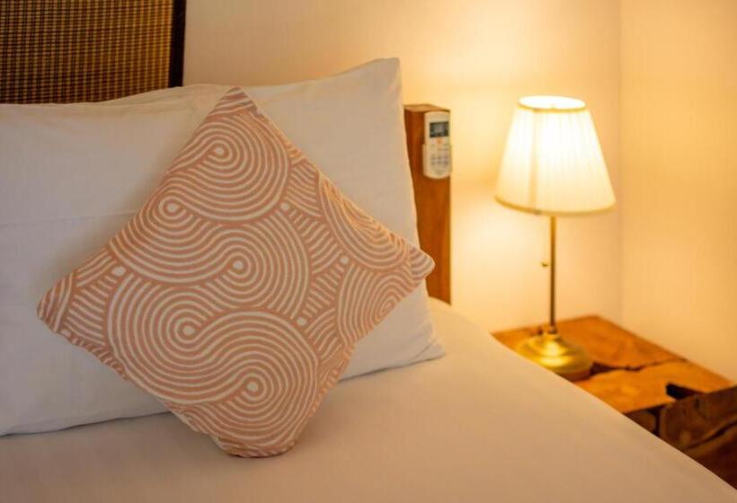 کابین, Cadlao Resort And Restaurant