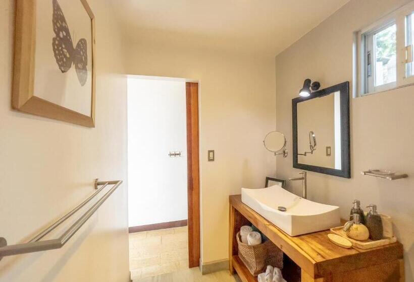 کابین, Cadlao Resort And Restaurant