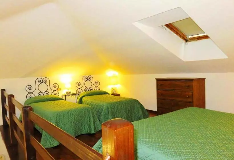 اتاق استاندارد چهار تخته, Castello Cortevecchio
