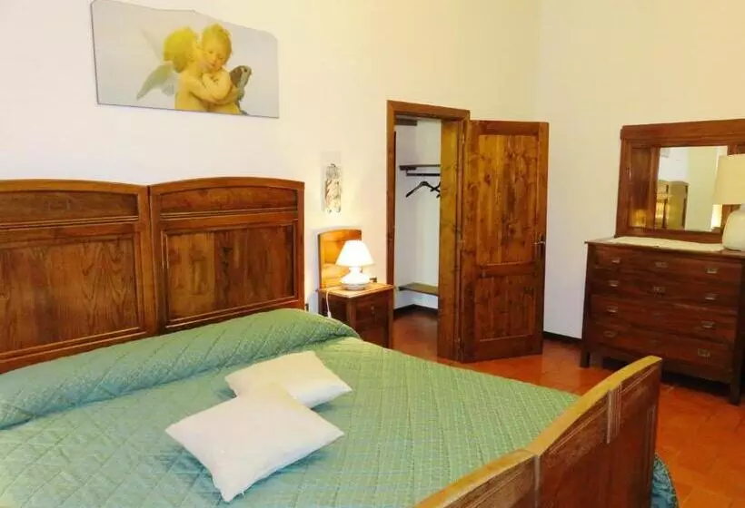 Deluxe Suite King Bed, Castello Cortevecchio