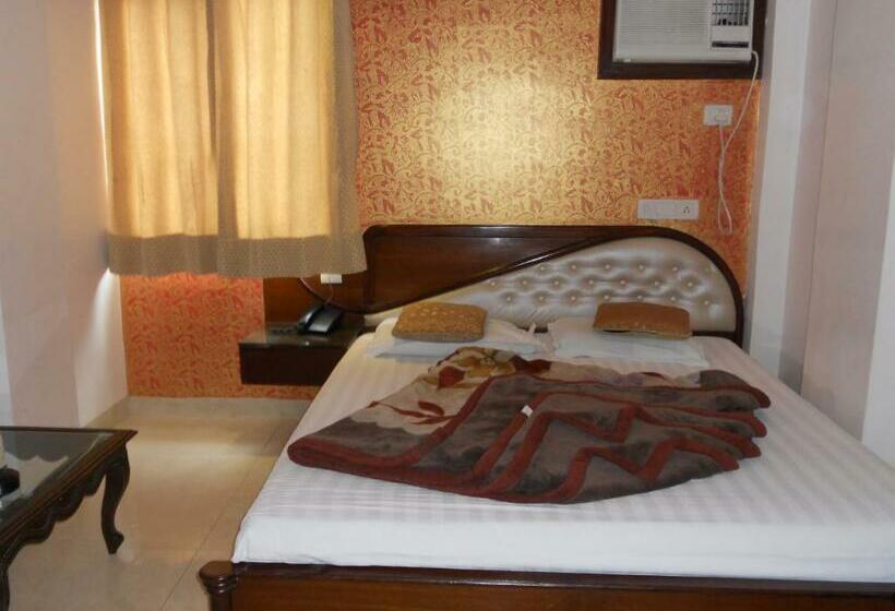 Номер Deluxe, Amax Inn