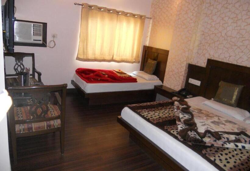 Семейный Номер, Amax Inn