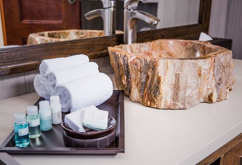 اتاق لوکس با چشمانداز دریا, Croc S Resort & Casino