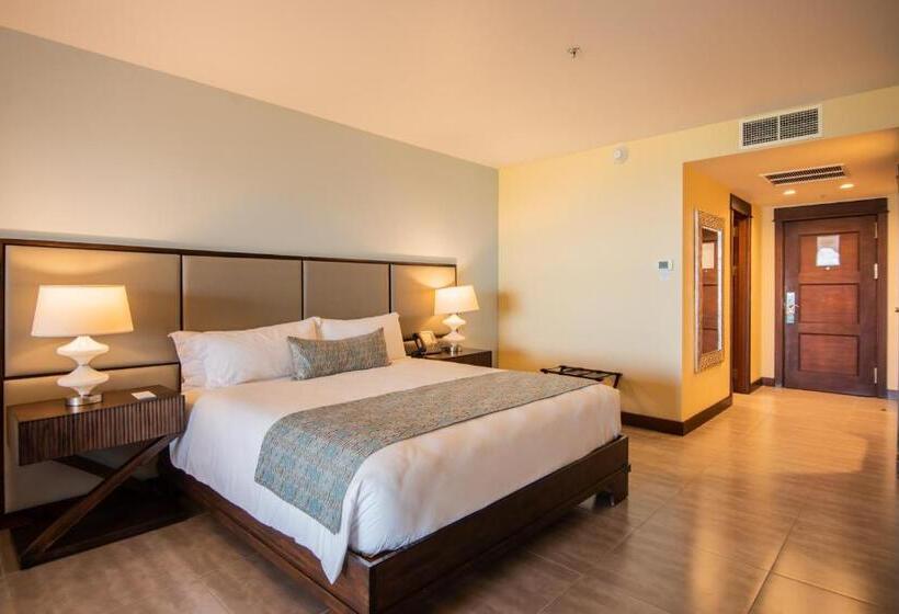 سوییت خانوادگی, Croc S Resort & Casino