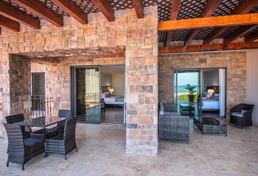 سوییت خانوادگی, Croc S Resort & Casino