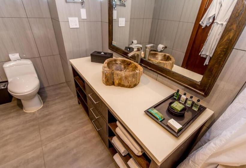 Deluxe Room Mountain View, Croc S Resort & Casino