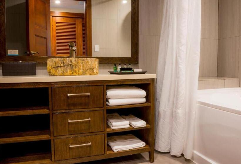 اتاق لوکس با چشمانداز دریا, Croc S Resort & Casino