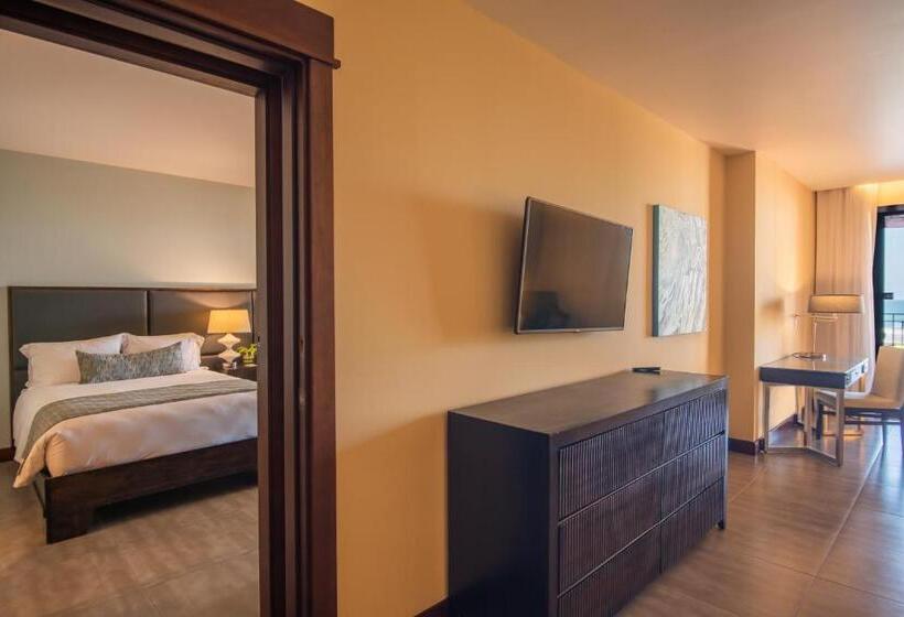 سوییت خانوادگی, Croc S Resort & Casino