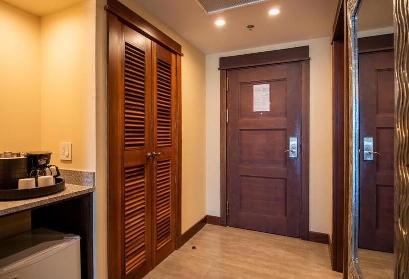 سوییت خانوادگی, Croc S Resort & Casino