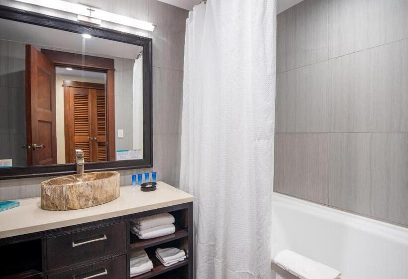 سوییت خانوادگی, Croc S Resort & Casino