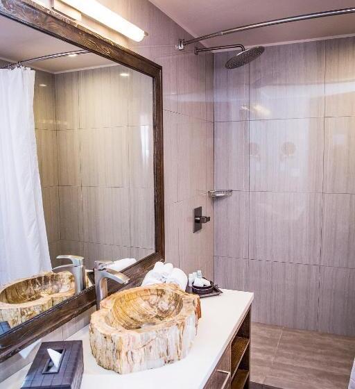 اتاق لوکس, Croc S Resort & Casino