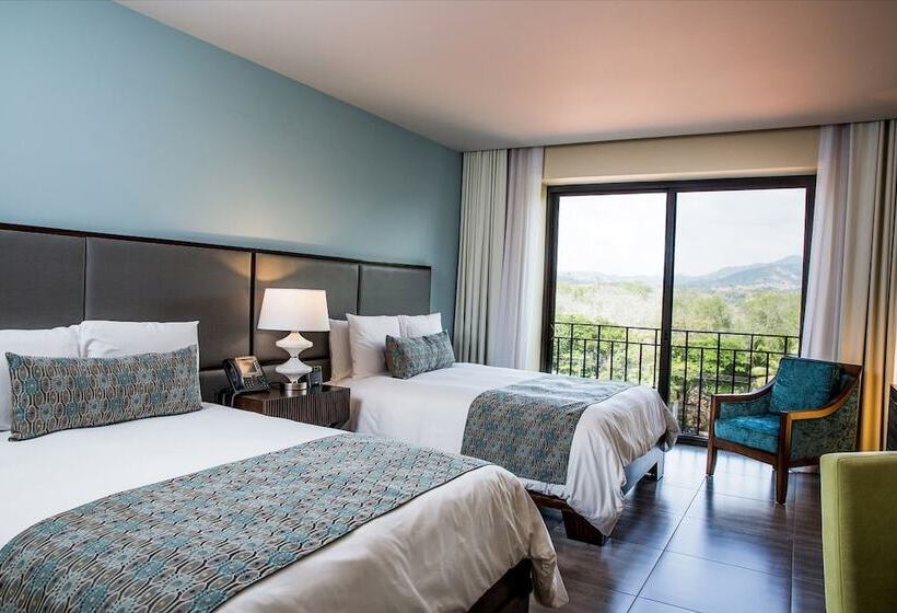 Deluxe Room Mountain View, Croc S Resort & Casino