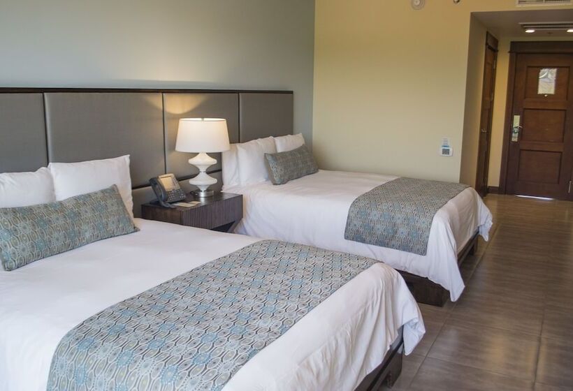 Deluxe Room Mountain View, Croc S Resort & Casino