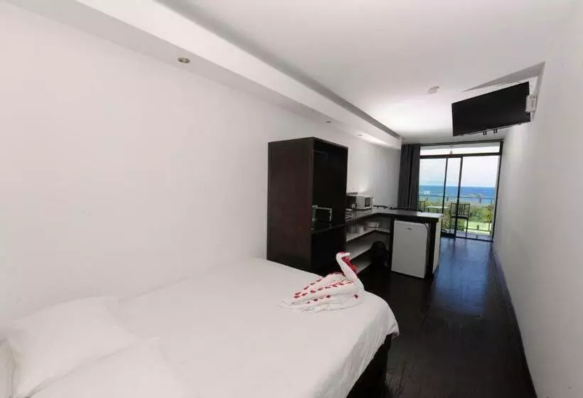 Triple Room Sea View, El Faro Containers Beach
