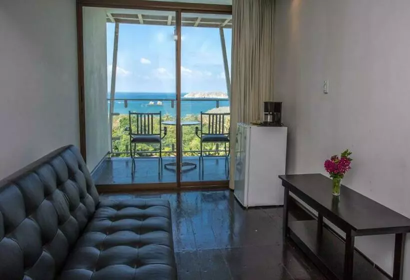 Triple Room Sea View, El Faro Containers Beach
