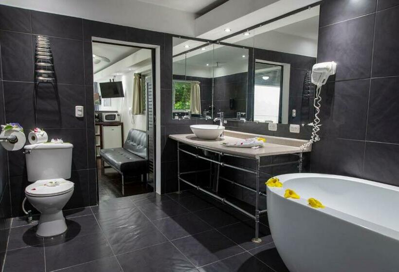 מיטת קינג בסוויטה, El Faro Containers Beach