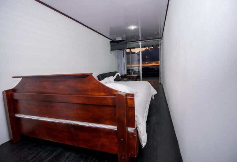 חדר סטנדרט לשלושה, El Faro Containers Beach