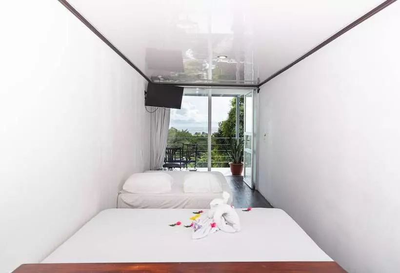 スタンダード4人部屋, El Faro Containers Beach