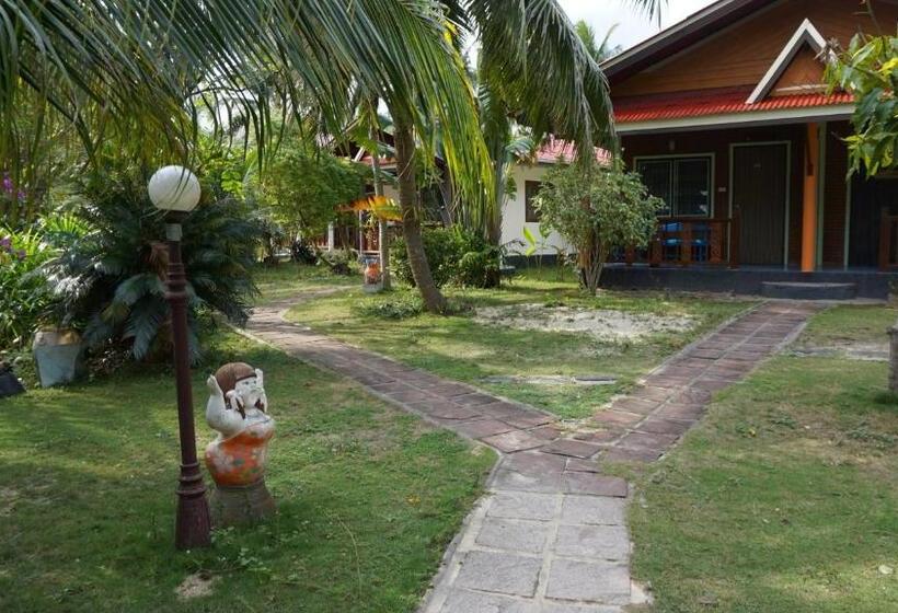 스탠다드 방갈로 정원 전망, First Villa Beach Resort