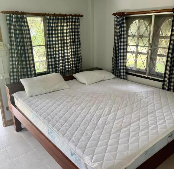 디럭스 방갈로, First Villa Beach Resort