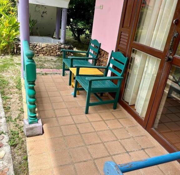 Трехместный Номер Стандарт Вид на Сад, First Villa Beach Resort