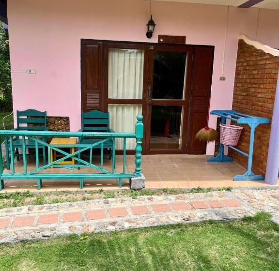 Трехместный Номер Стандарт Вид на Сад, First Villa Beach Resort