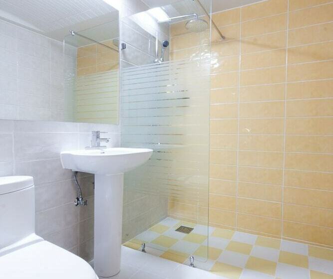 اتاق استاندارد چهار تخته, Uniqstay