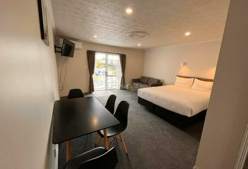 Студия Стандарт, Ashleigh Court Motel