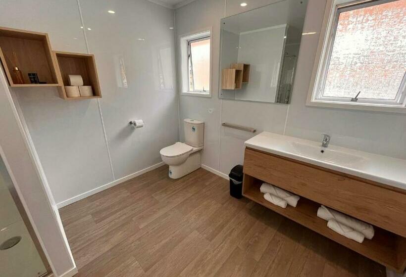 Студия Стандарт, Ashleigh Court Motel