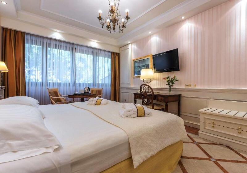 Студия Стандарт, Ashleigh Court Motel