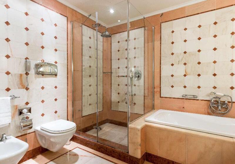 Студия Стандарт, Ashleigh Court Motel