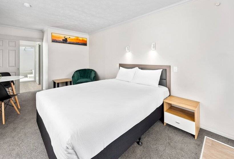 Студия Стандарт, Ashleigh Court Motel