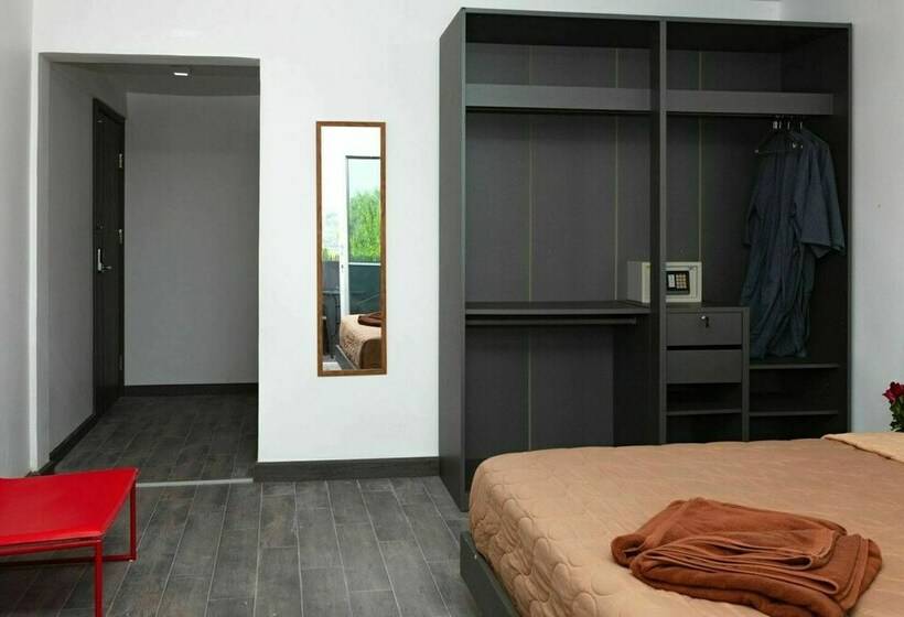 Королевский Люкс, Ubox Samui Hostel Chaweng Beach