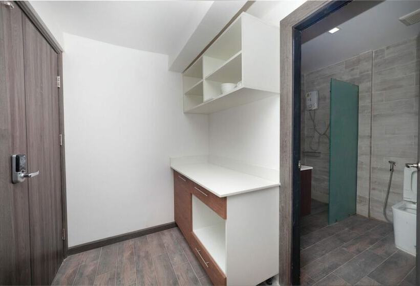 Королевский Люкс, Ubox Samui Hostel Chaweng Beach