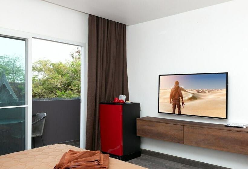 로얄 스위트, Ubox Samui Hostel   Chaweng Beach
