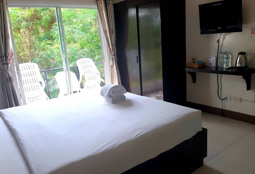 חדר סופריור עם מרפסת, Baan Yuyen Karon Guesthouse