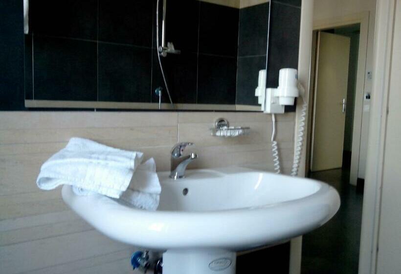 Номер Стандарт Трехместный, Briganti