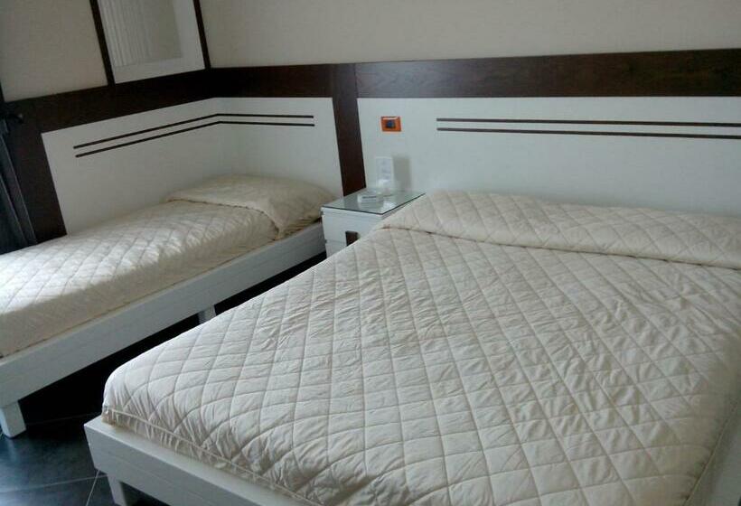 Номер Стандарт Трехместный, Briganti